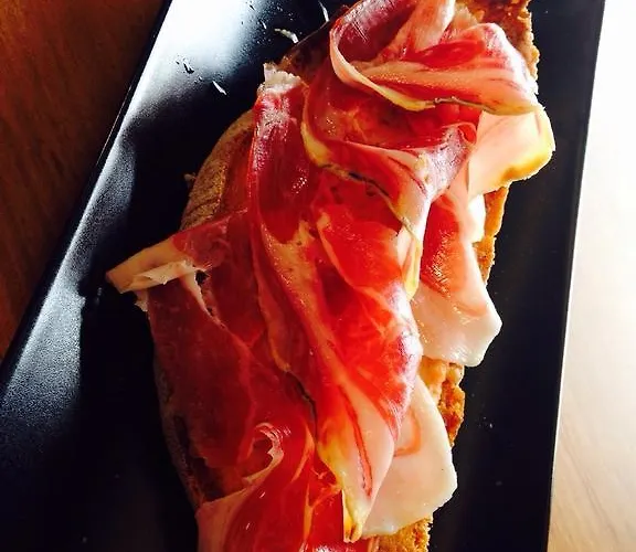 Konukevi Hospederia Tarela 3*